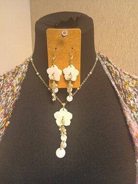White Flower Dangle Earrings and Necklace Set